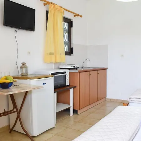 Apartment Lemon In Foinikounta, 150m To The Beach