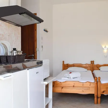 Lemon In Foinikounta, 150m To The Beach Finikounta