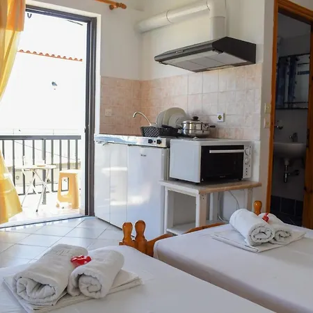 아파트 Lemon In Foinikounta, 150m To The Beach